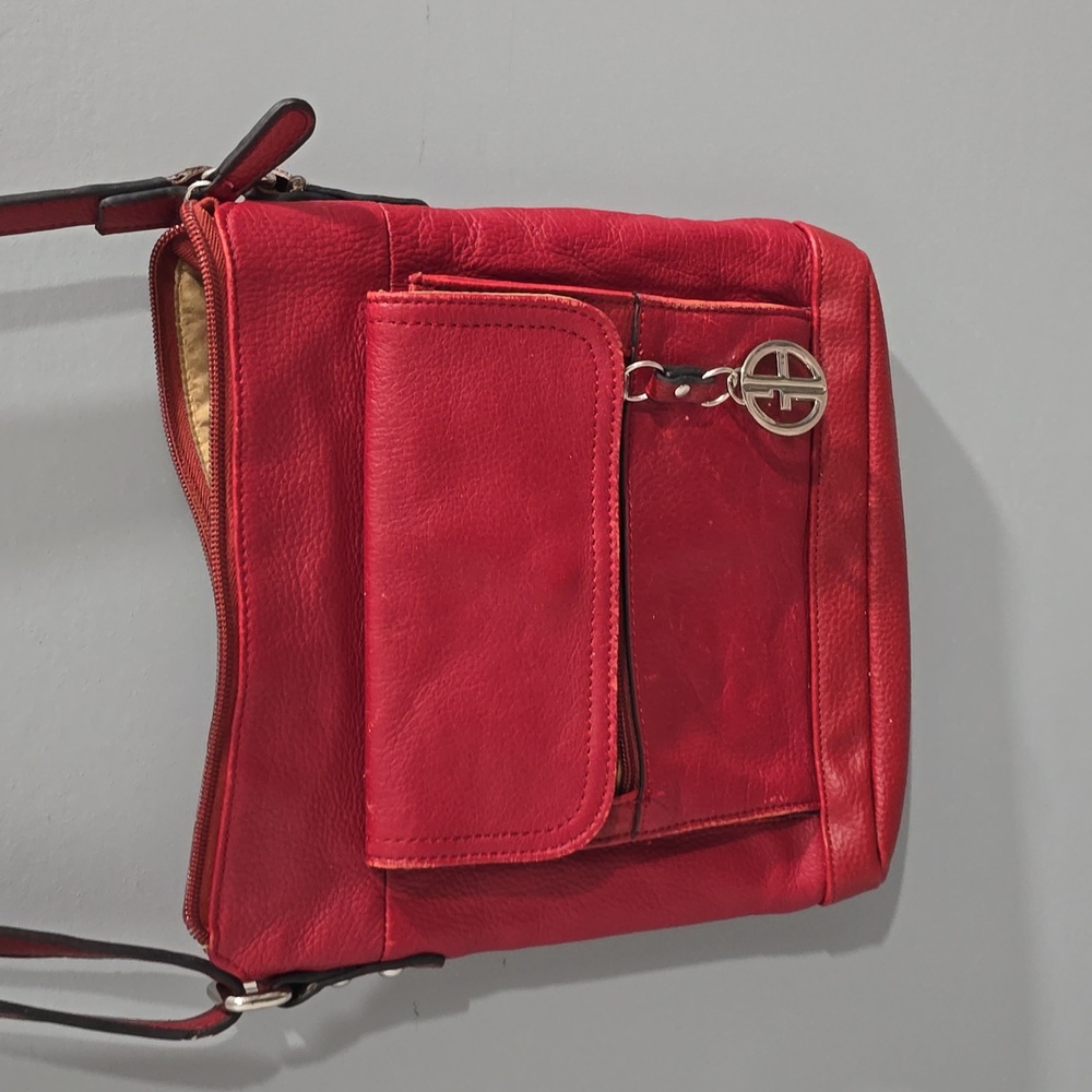 Giani Bernini Leather Red Shoulder Bag. - Picture 2 of 16